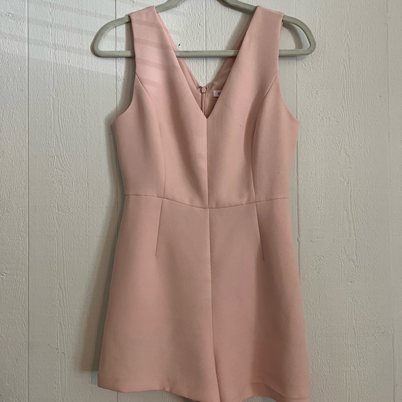 BCBGGENERATION light pink V cut romper with pockets - Picture 3 of 3